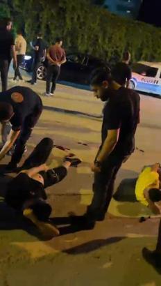 Sokakta tabancayla ayaklarından vuruldular