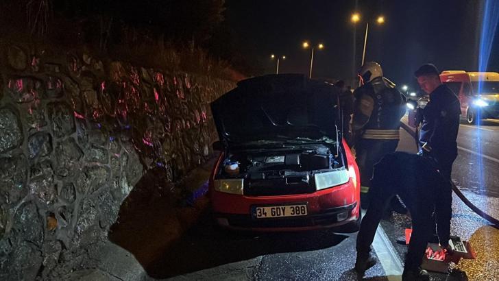 Seyir halindeki otomobil alev aldı