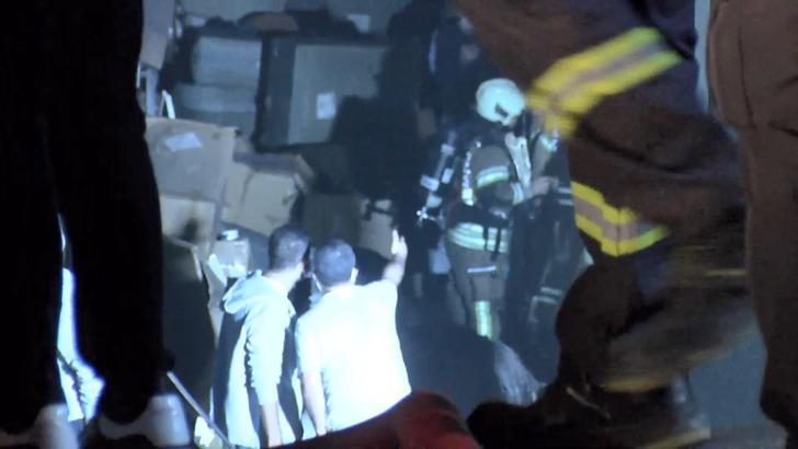 İstanbul - Güngören'de 4 katlı tekstil firmasında yangın