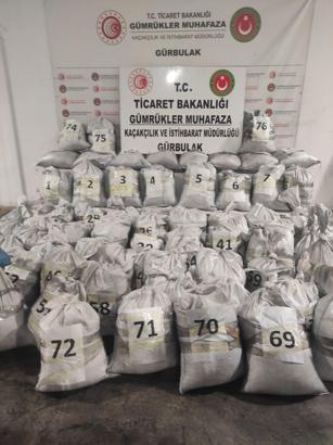 Kömüre emdirilmiş, 1 ton 870 kilogram metamfetamin ele geçirildi