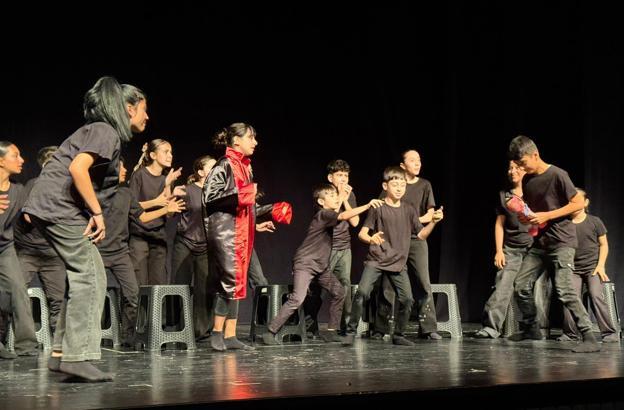 Ortaokul öğrencileri 'Ah Şu Gençler'i sahneledi