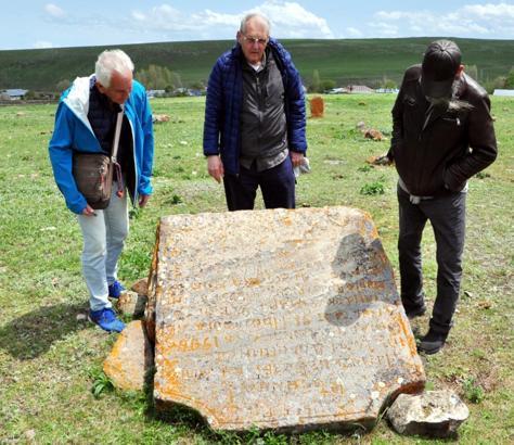Dünyadaki diğer Malakanlarla bağlantı kurmak için atalarının yaşadığı Kars'a geldiler