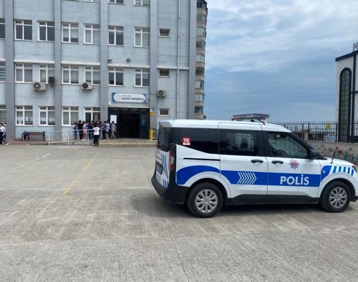 Kantinden aldıkları dönerden rahatsızlanan 4 öğrenci hastaneye kaldırıldı