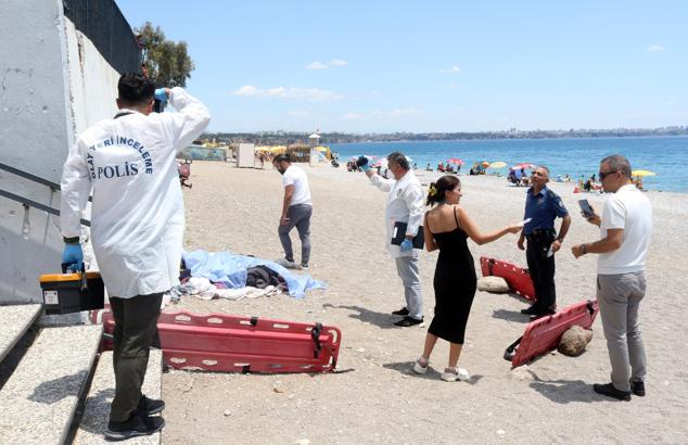 Sahilde yoğun kötü koku üzerine cesedi bulundu