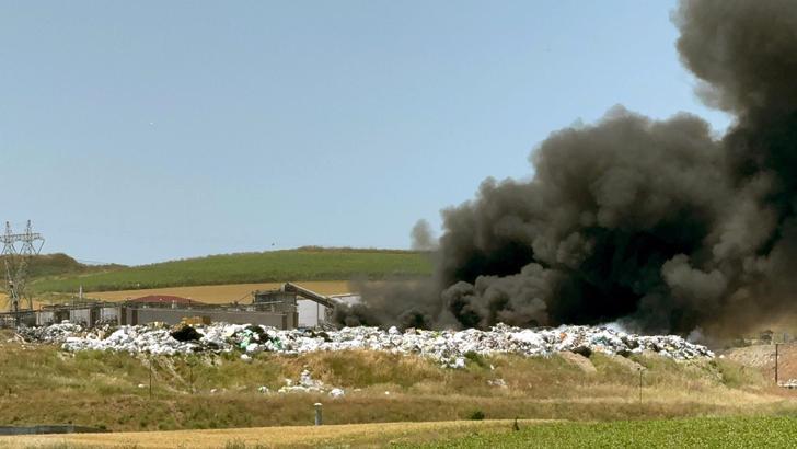 Tekirdağ'da geri dönüşüm tesisi deposunda yangın
