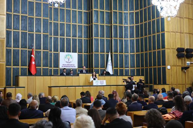 Hatimoğulları: Anayasa süreci için yol temizliği şarttır