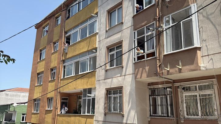 İstanbul - Kağıthane'de evini yakmaya çalıştı polise direndi; kelepçenelerek gözaltına alındı