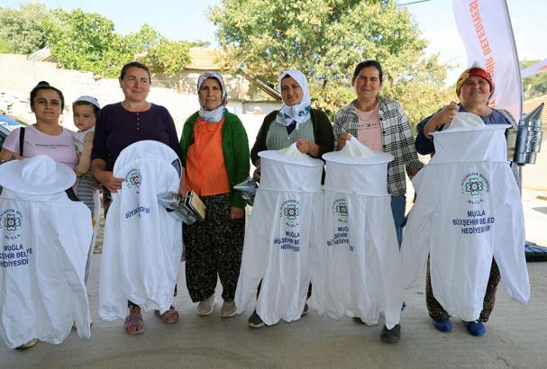 Dağpınar'da arıcılara maske ve körük desteği