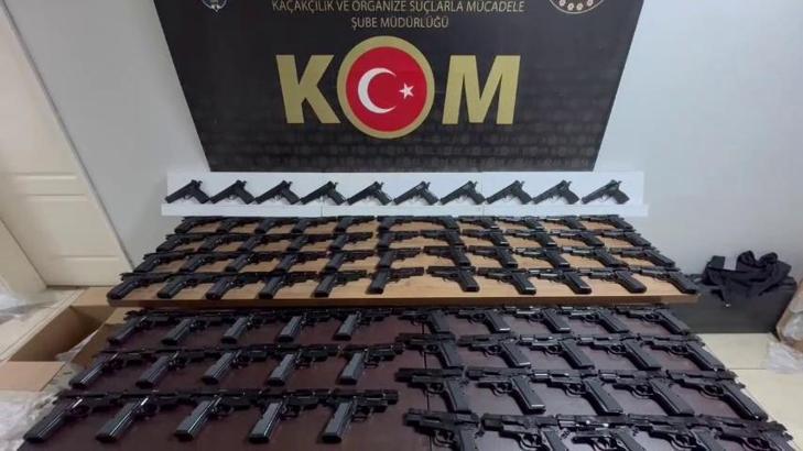 Sakarya'da kaçak silah operasyonu; 100 tabanca ele geçirildi