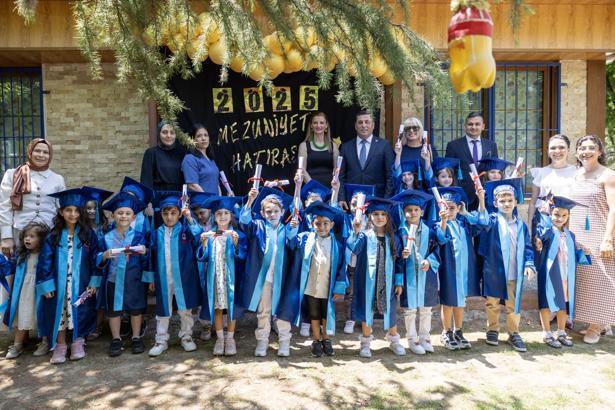 Manisa'da öğrenciler mezuniyet heyecanı yaşadı