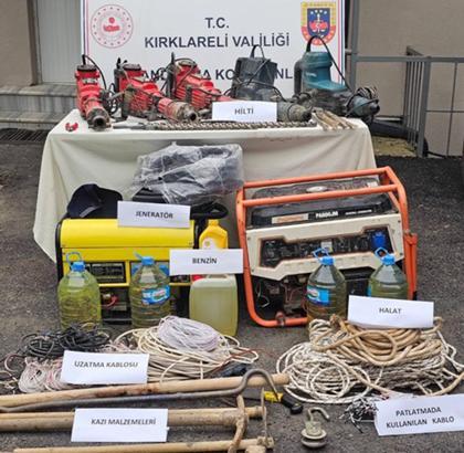 Kırklareli'de kaçak kazı yapan 9 şüpheli yakalandı