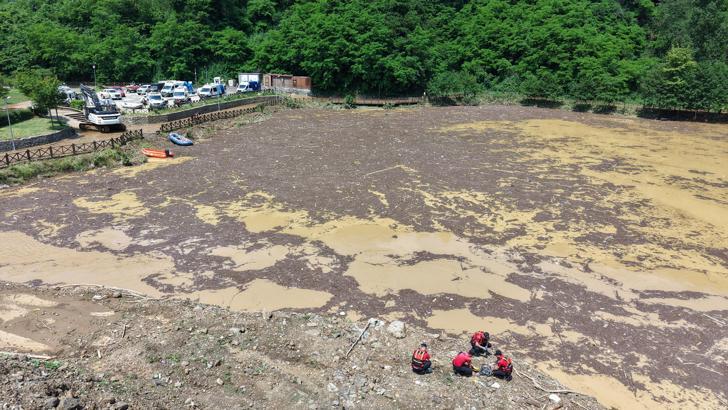 Trabzon'da selin izleri siliniyor, kayıp kişi aranıyor (3)