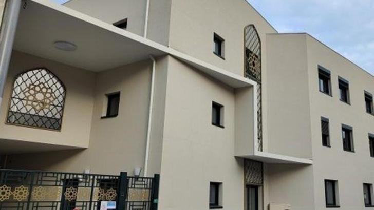 Fransa'da camiye girip Kuran yakan şüpheli yakalandı