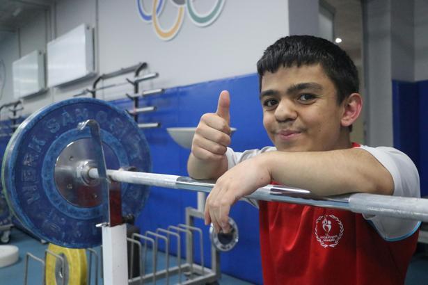 Kayseri'de hidrosafali ve akondroplazi hastası Hasan, dünya şampiyonluğunu hedefliyor/ Ek fotoğraflar