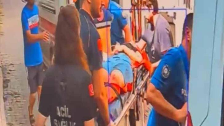 Kendisini ve 4 yaşındaki oğlunu jiletle yaraladı