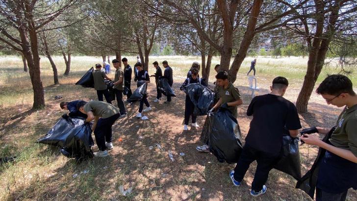 Çorlu'da öğrenciler çevre temizliği yaptı