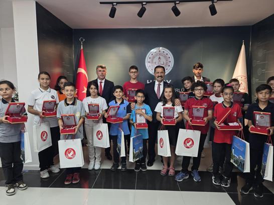 Hatay’da 16 öğrenci bursluluk sınavında 500 tam puan aldı