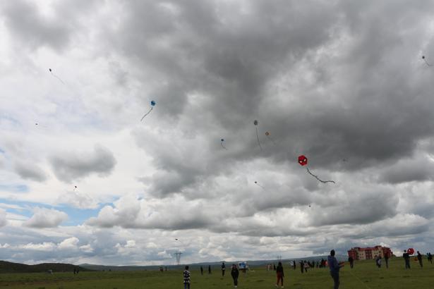 Karlıova'da uçurtma şenliği