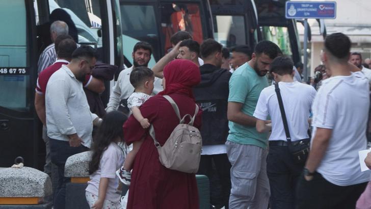 İstanbul - Otogarda bayram yoğunluğu: Araçların doluluk oranı yüzde 100'e ulaştı