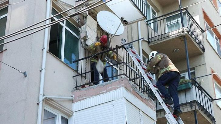 Kadıköy’de 5 katlı binanın 4’üncü katının balkonu çöktü