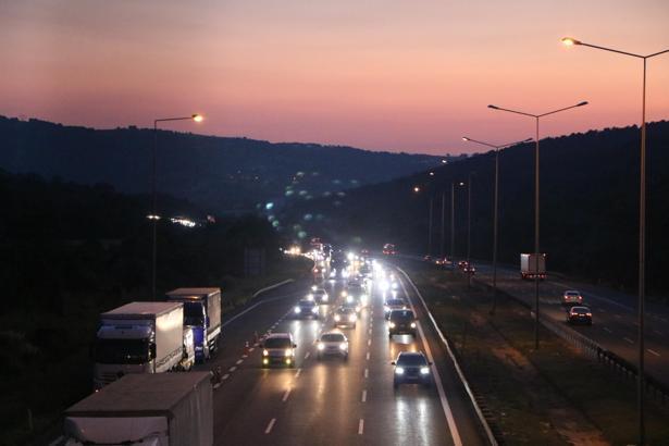 Anadolu Otoyolunun Bolu geçişinde bayram yoğunluğu