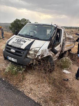 Mardin'de kamyonet şarampole yuvarlandı: 2 yaralı