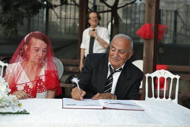 Adana'da huzurevinde tanışan çift dünyaevine girdi