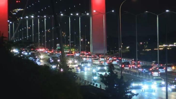 İstanbul - İstanbul'un çıkış güzergahlarında trafik yoğunluğu