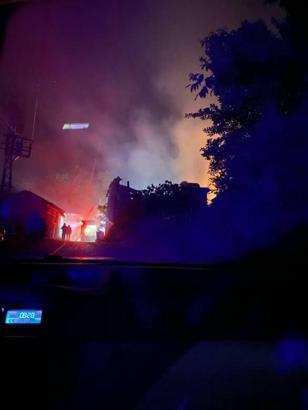 Sakarya’da 2 katlı ev yangında küle döndü