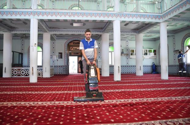 Konyaaltı'nda bayram öncesi ibadethane temizliği