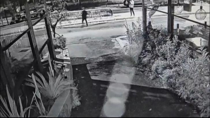 İstanbul- Beşiktaş'ta haraç için restoranı kurşunladılar; biri ateş açtı diğeri cep telefonuyla kaydetti