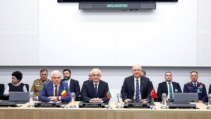 Bakan Güler, Bulgaristan Savunma Bakanı Zapryanov ve Romanya Savunma Bakanı Tilvar ile üçlü toplantı gerçekleştirdi
