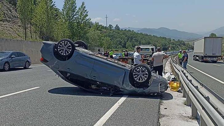 Kastamonu'da TIR'a çarpan otomobil takla attı: 5 yaralı