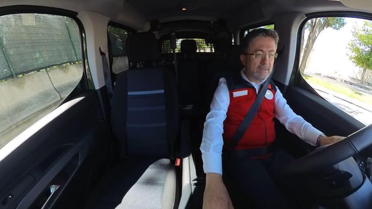 Bakan Yumaklı, şoför koltuğuna geçip, denetime çıktı