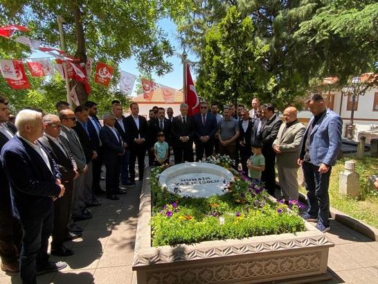 BBP heyeti, Muhsin Yazıcıoğlu'nun mezarını ziyaret etti