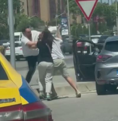 İstanbul - Ataşehir’de sürücülerin yumruklu kavgası kamerada