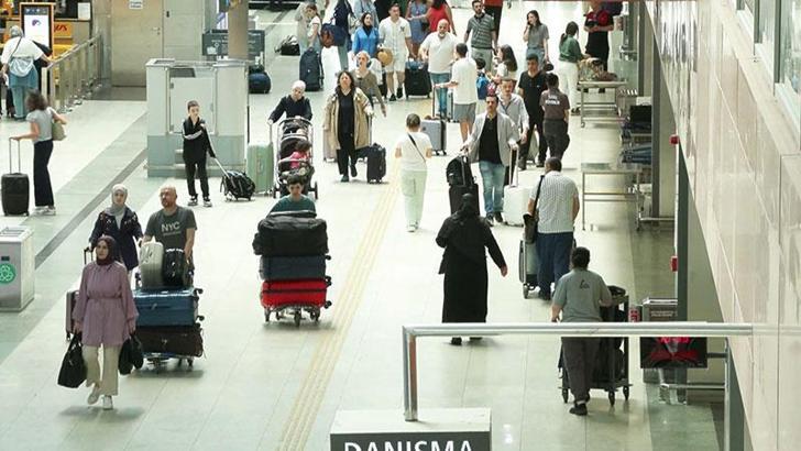 Sabiha Gökçen Havalimanı'nda bayram yoğunluğu; 815 uçuş gerçekleştirilecek