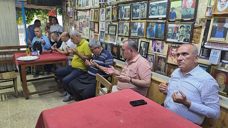 Adana'da 'Ölüler Kahvesi'nde bayram geleneği bu yıl da sürdürüldü