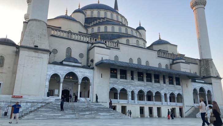 Kocatepe'de bayram namazı kılındı