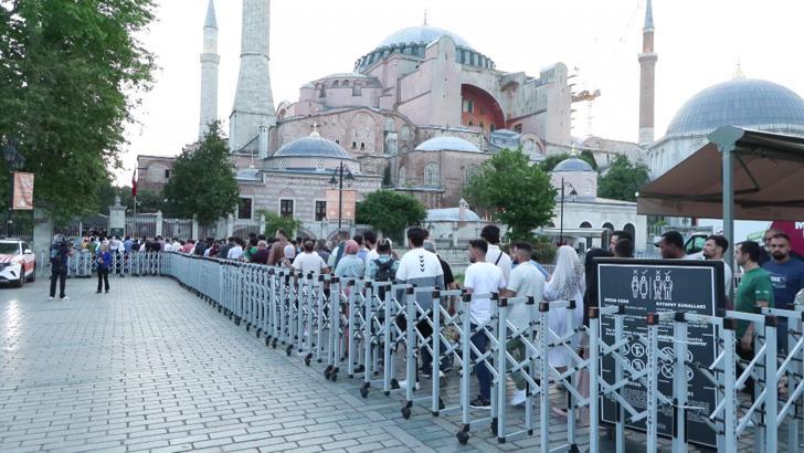 İstanbul - Ayasofya’da bayram namazını kıldılar