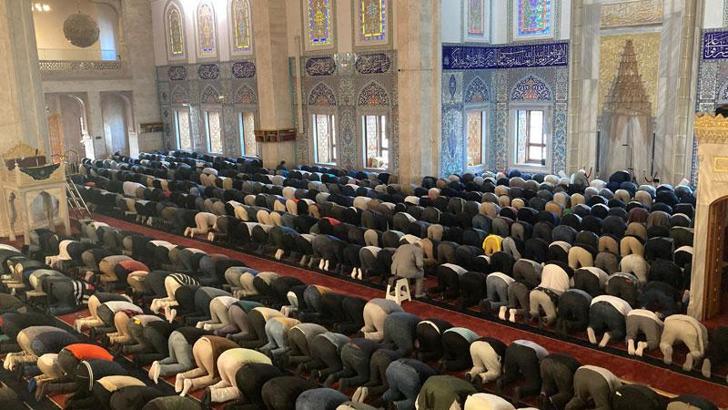 Kocatepe'de bayram namazı kılındı