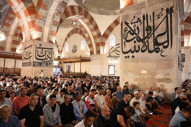Edirne'de bayram namazında Eski Cami doldu