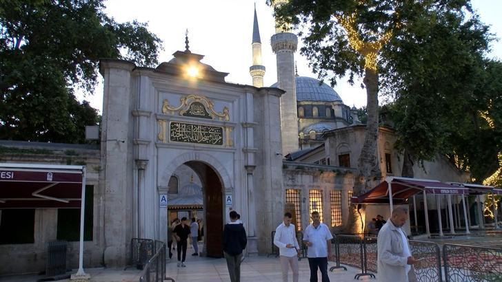 İstanbul- Bayram namazını Eyüpsultan Camii'nde kıldılar