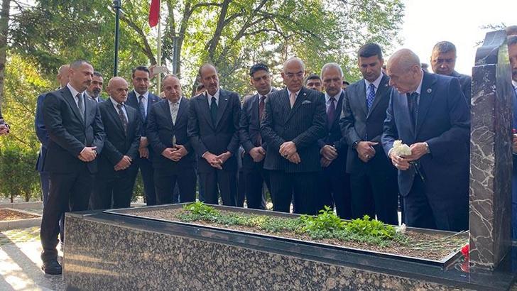 Bahçeli, Türkeş'in mezarını ziyaret etti