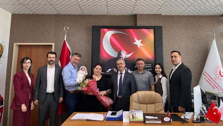 Asel bebek, bayrama geçici koruyucu ailesinin yanında uyandı