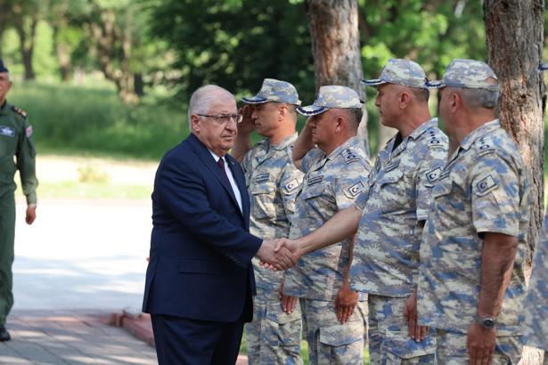 Bakan Güler, Kütahya'da Mehmetçikle bayramlaştı (2)