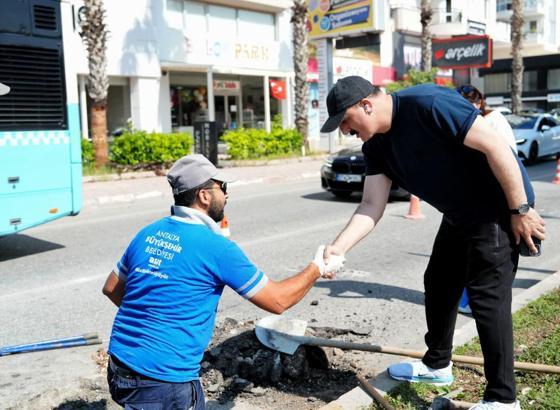 Kotan hem denetledi hem bayramlaştı