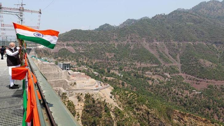 Dünyanın en yüksek demir yolu köprüsü açıldı