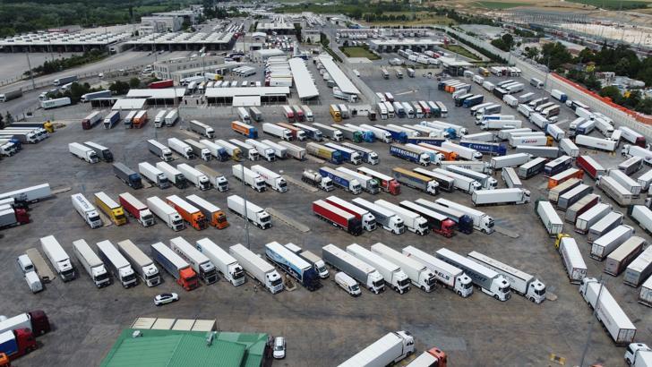 TIR şoförleri bayrama ailelerinden uzakta girdi