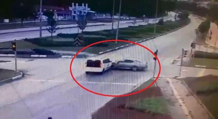Amasya'da 2’si çocuk, 5 kişinin yaralandığı kaza kamerada